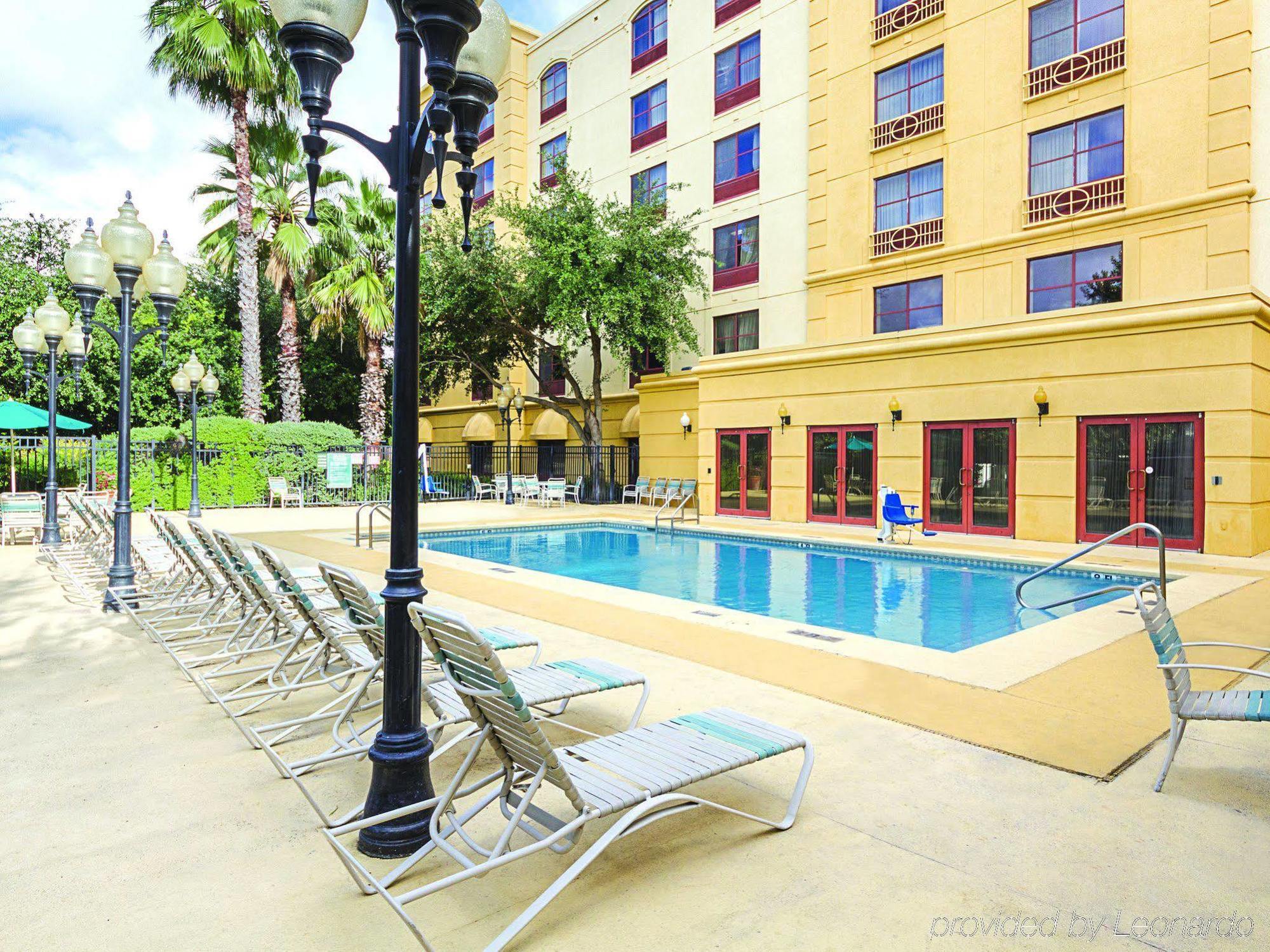 La Quinta Inn & Suites By Wyndham San Antonio Downtown Buitenkant foto